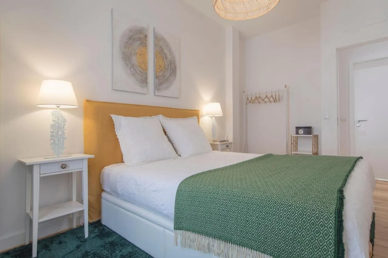Lovelystay - Sunny Flat W/ Balcony Overseeing Graca And River Lissabon 0*,