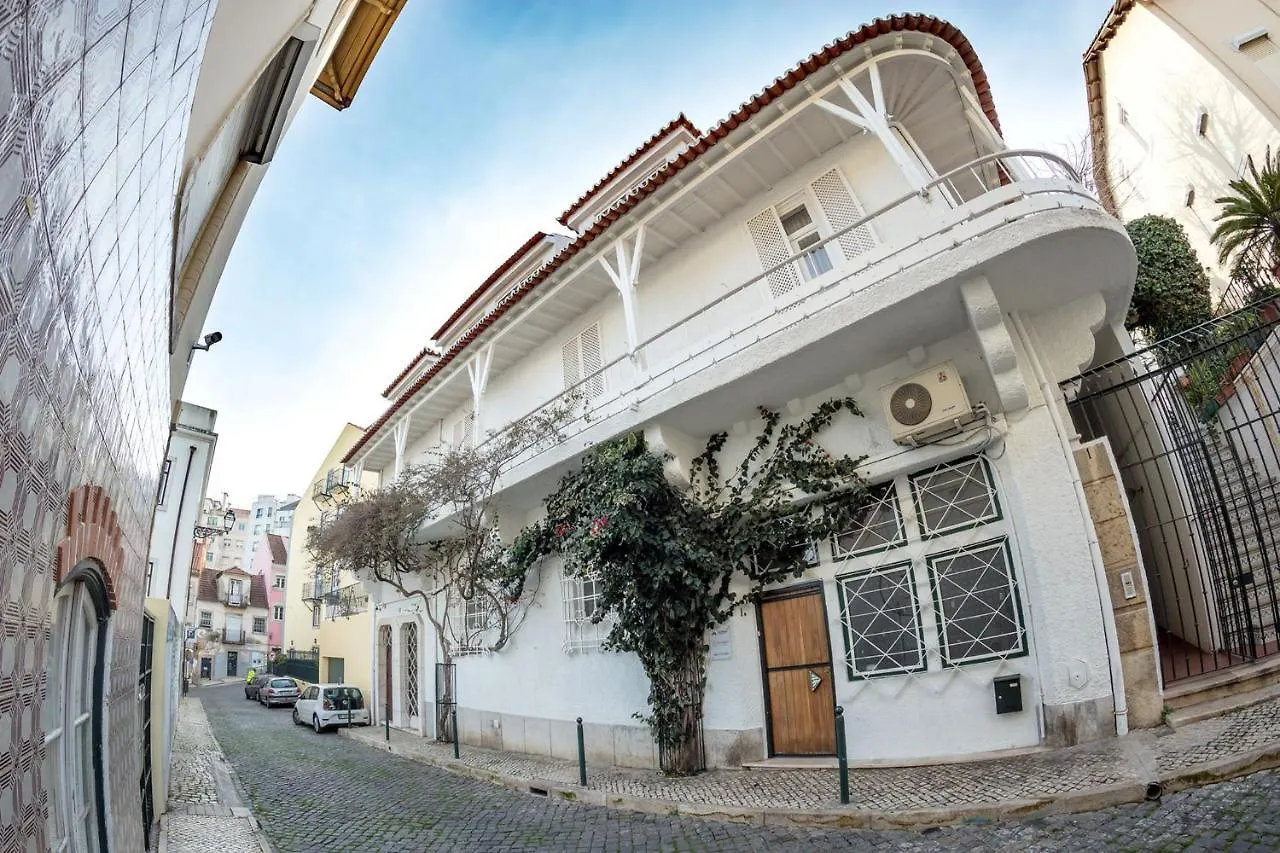 Lovelystay - Sunny Flat W/ Balcony Overseeing Graca And River Lissabon Appartement