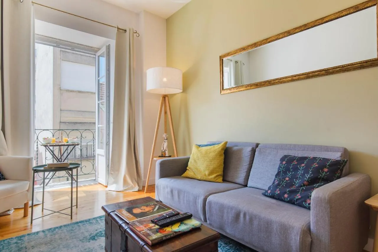 Appartement Lovelystay - Sunny Flat W/ Balcony Overseeing Graca And River Lissabon