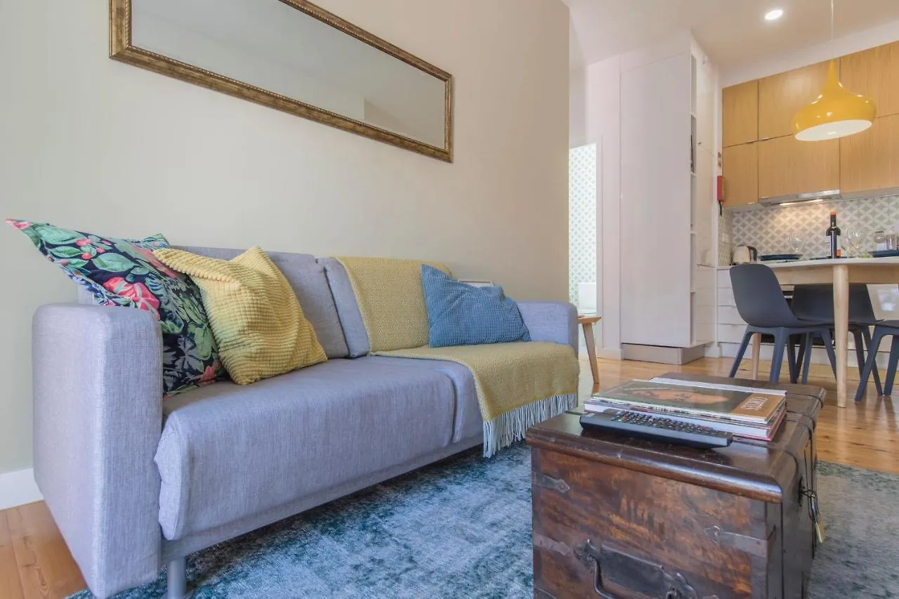 Lovelystay - Sunny Flat W/ Balcony Overseeing Graca And River Lissabon