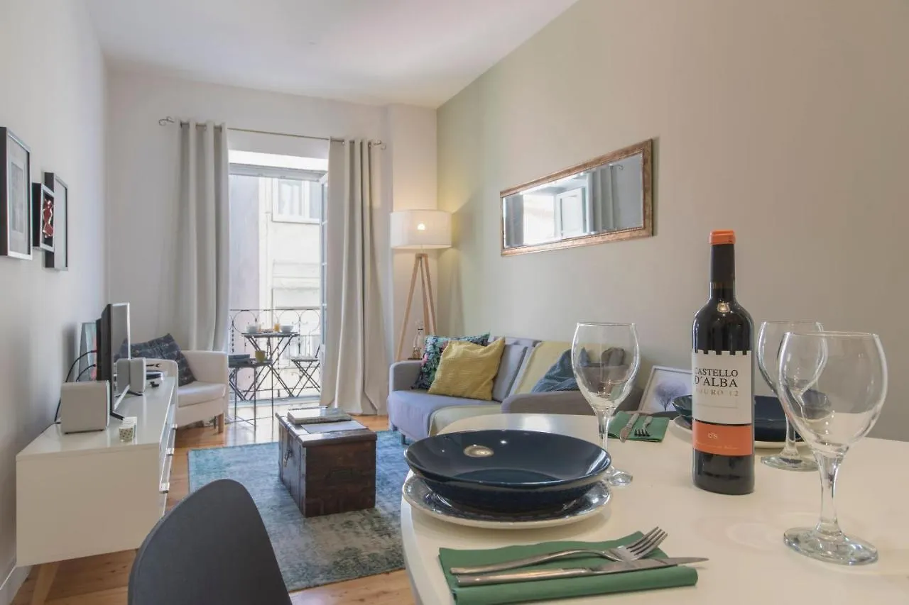 Appartement Lovelystay - Sunny Flat W/ Balcony Overseeing Graca And River Lissabon Portugal