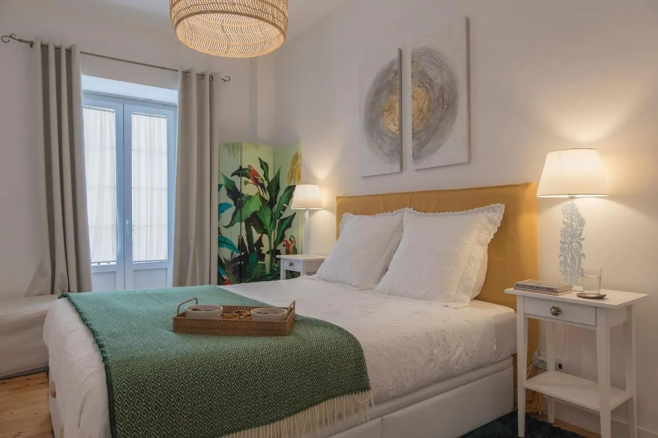 Appartement Lovelystay - Sunny Flat W/ Balcony Overseeing Graca And River Lissabon