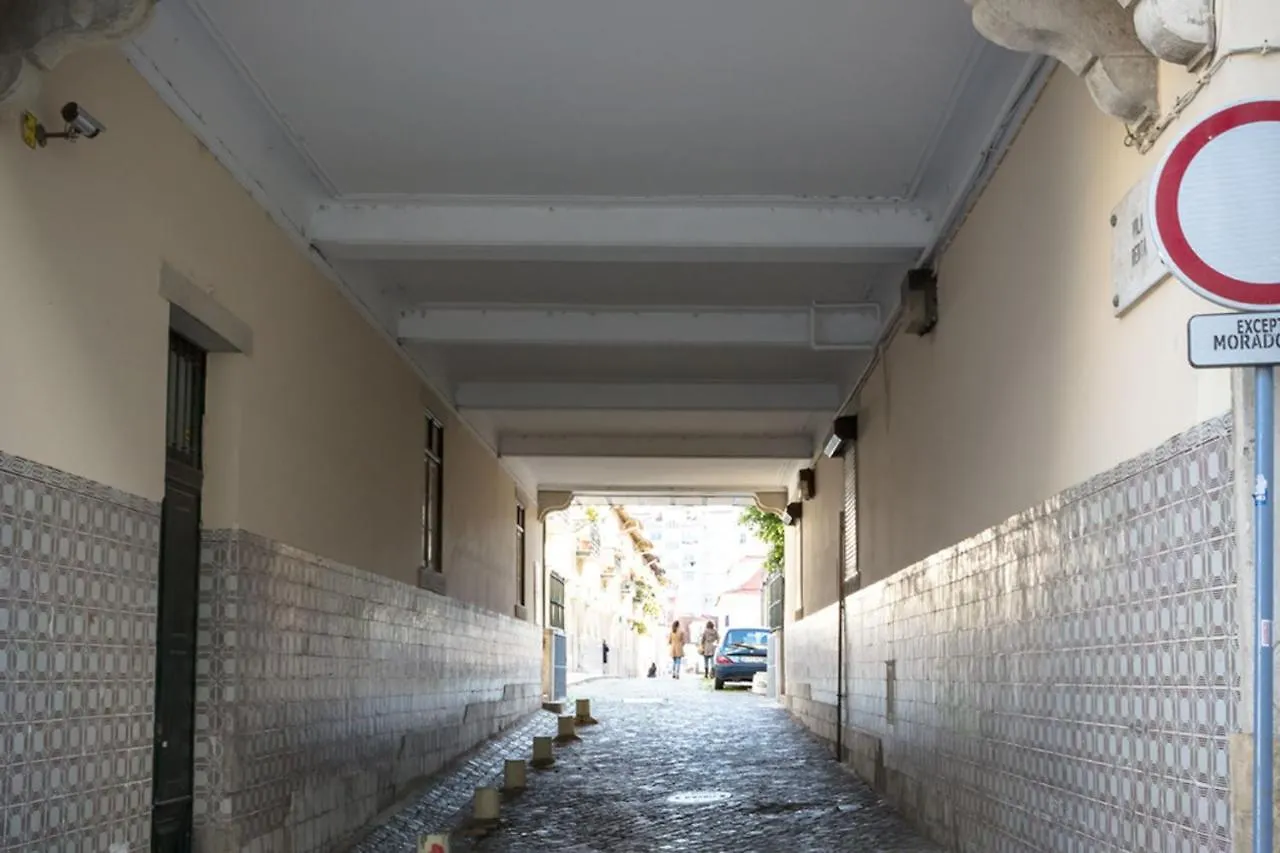 Lovelystay - Sunny Flat W/ Balcony Overseeing Graca And River Lissabon 0*,