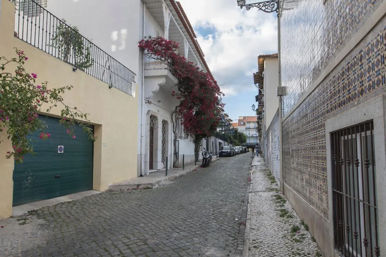 Lovelystay - Sunny Flat W/ Balcony Overseeing Graca And River Lissabon Appartement