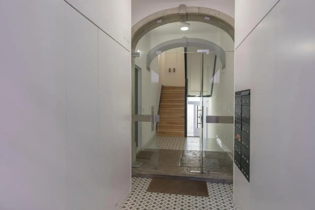 Appartement Lovelystay - Sunny Flat W/ Balcony Overseeing Graca And River Lissabon
