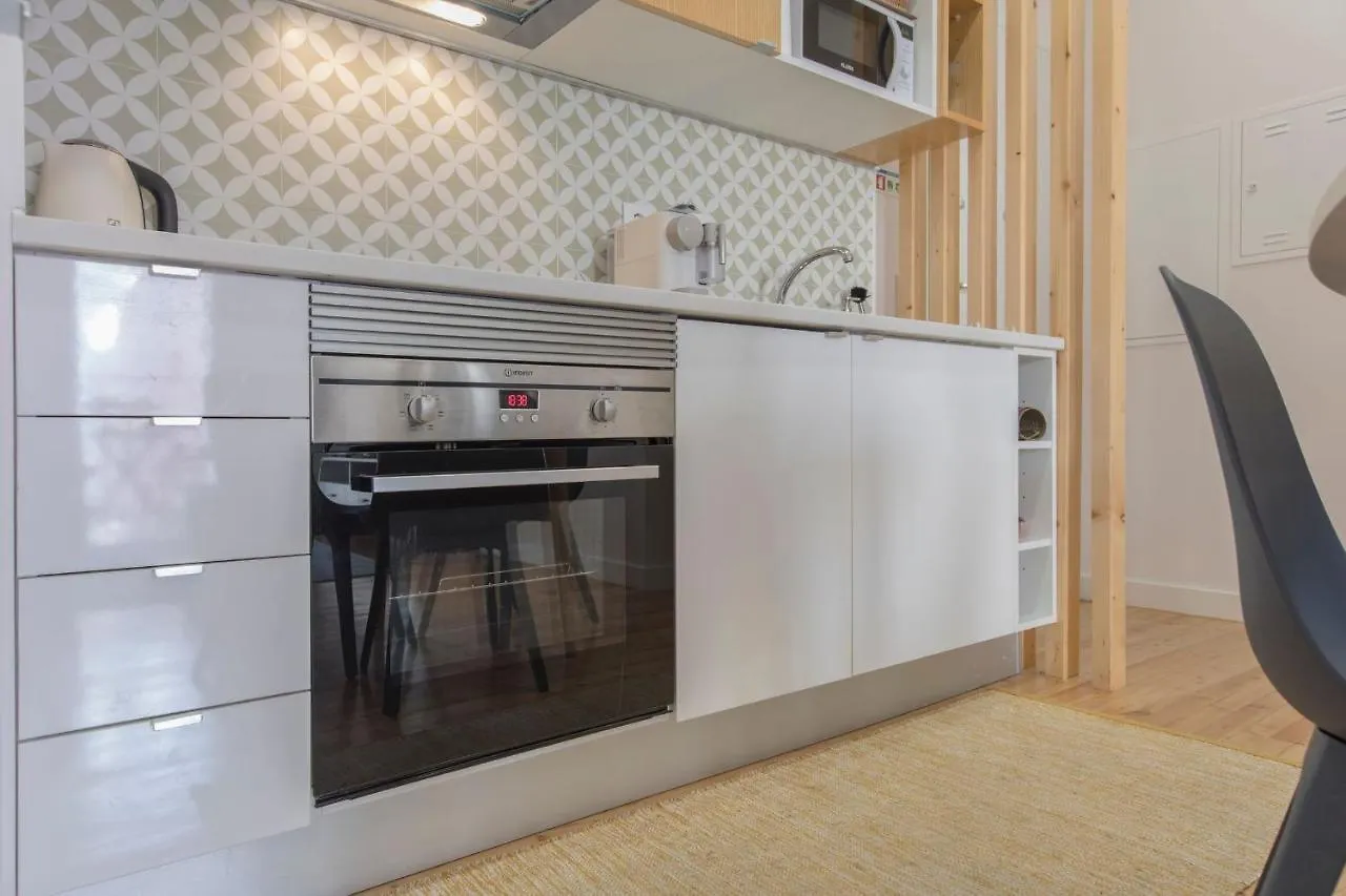 Appartement Lovelystay - Sunny Flat W/ Balcony Overseeing Graca And River Lissabon