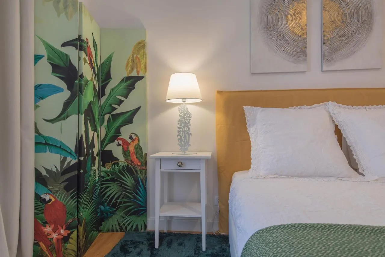 Lovelystay - Sunny Flat W/ Balcony Overseeing Graca And River Lissabon