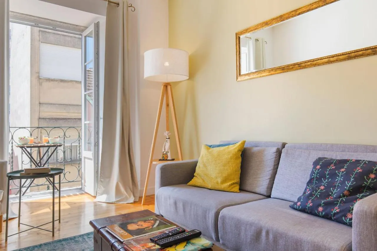 Lovelystay - Sunny Flat W/ Balcony Overseeing Graca And River Lissabon Appartement