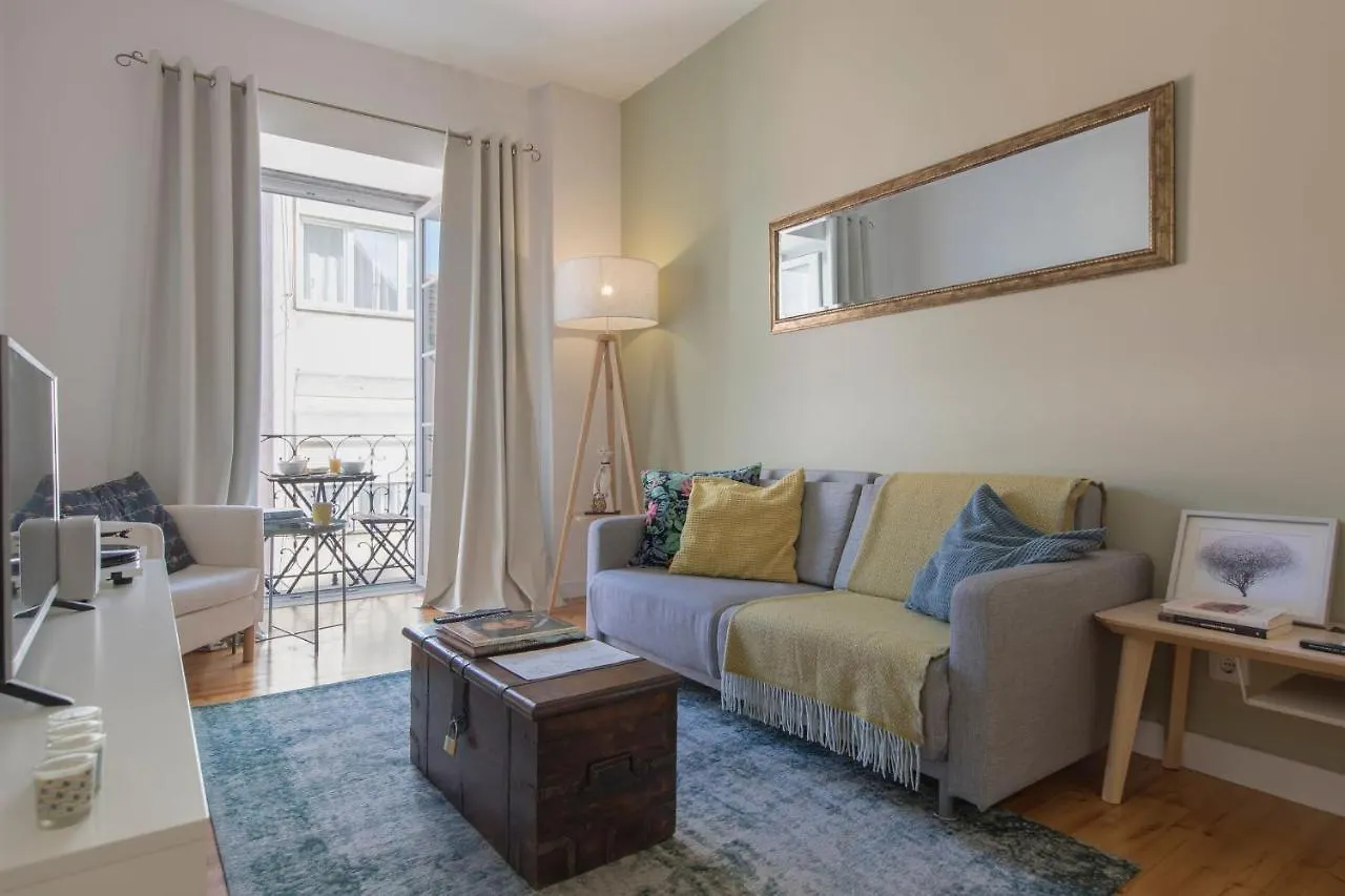 Lovelystay - Sunny Flat W/ Balcony Overseeing Graca And River Lissabon