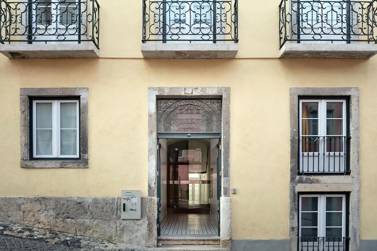 Lovelystay - Sunny Flat W/ Balcony Overseeing Graca And River Lisboa 0*,  Portugalsko