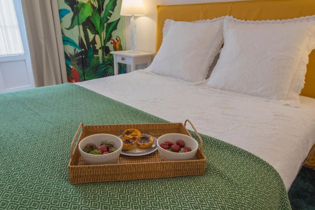 Lovelystay - Sunny Flat W/ Balcony Overseeing Graca And River Lisboa Apartmán
