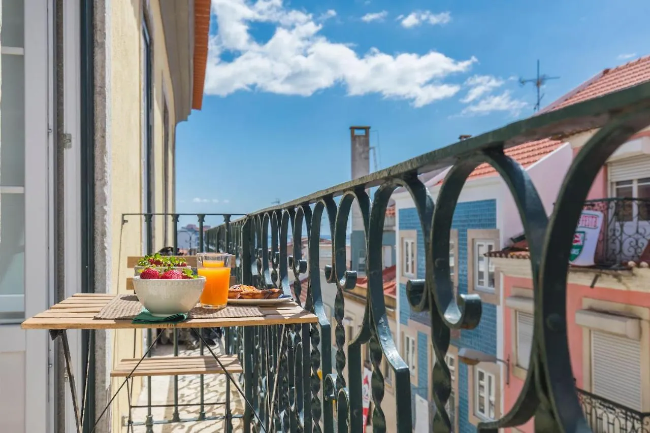 Apartmán Lovelystay - Sunny Flat W/ Balcony Overseeing Graca And River Lisboa Portugalsko