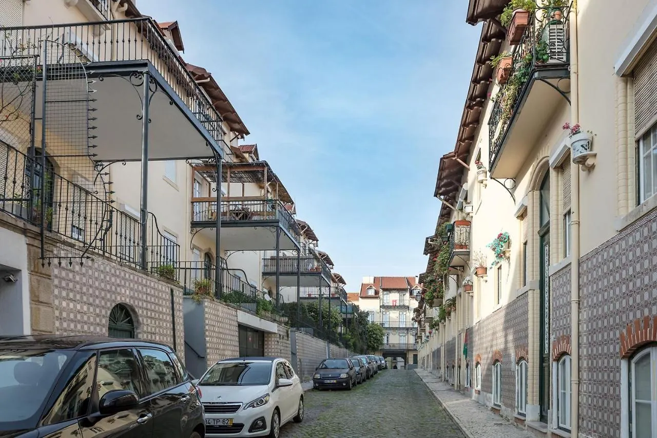 Lovelystay - Sunny Flat W/ Balcony Overseeing Graca And River Lisboa 0*,  Portugalsko